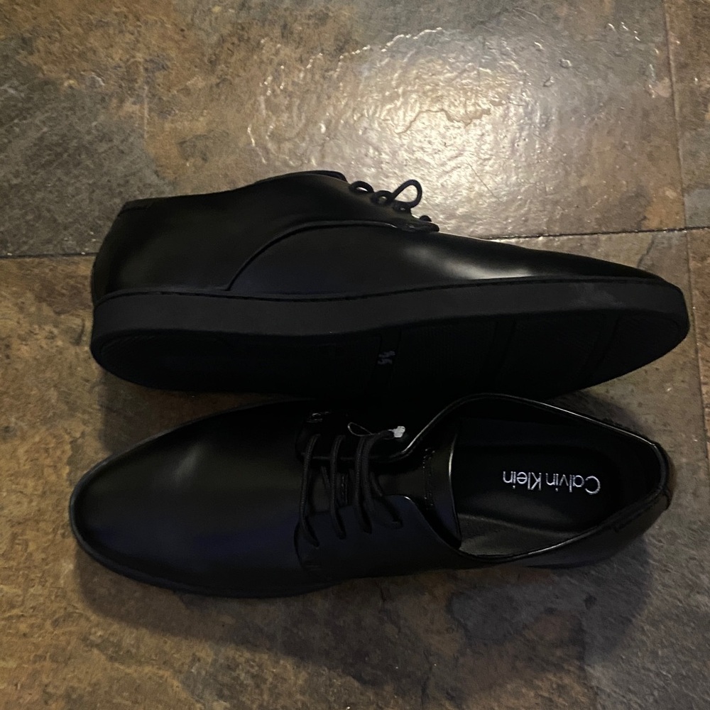 Calvin Klein Men's Sleek Black Oxfords